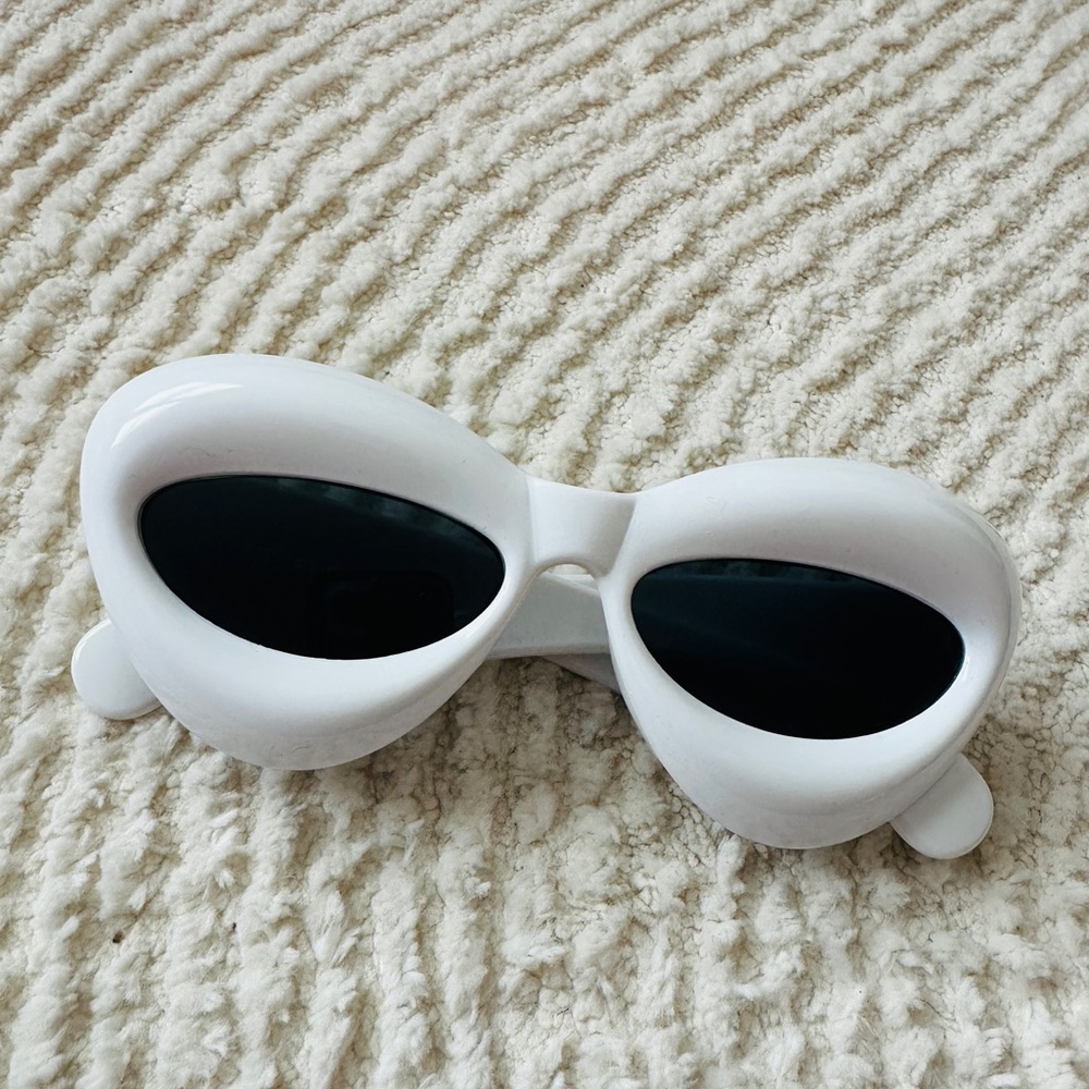 🔥BUNDLE ME🔥 White Oval CatEye Sunglasses - Unisex